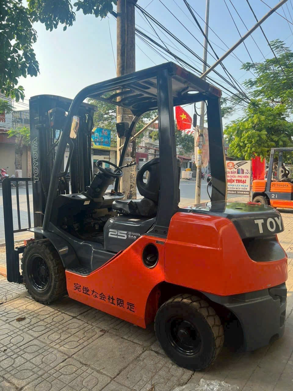 Xe nâng Nhật đã qua sử dụng từ KBC, nhập khẩu trực tiếp từ Nhật Bản, bền bỉ và phù hợp cho các nhà máy, khu công nghiệp tại Việt Nam