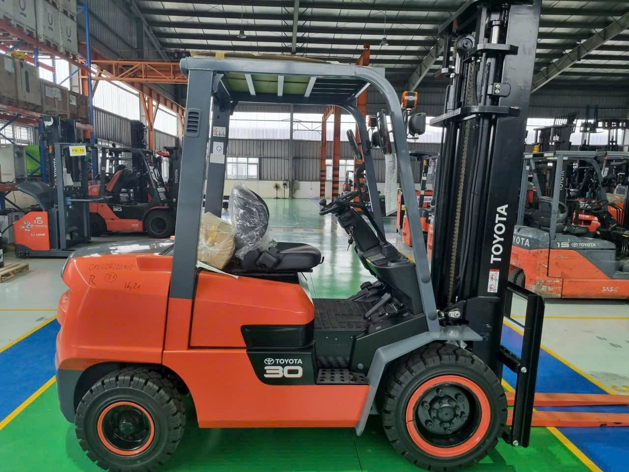 Xe nâng Nhật đã qua sử dụng từ KBC, nhập khẩu trực tiếp từ Nhật Bản, bền bỉ và phù hợp cho các nhà máy, khu công nghiệp tại Việt Nam