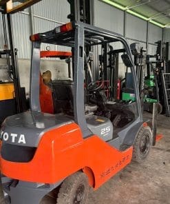 Xe nâng Nhật đã qua sử dụng từ KBC, nhập khẩu trực tiếp từ Nhật Bản, bền bỉ và phù hợp cho các nhà máy, khu công nghiệp tại Việt Nam
