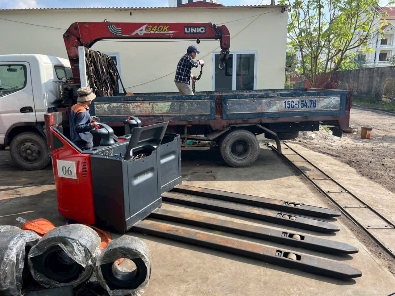 Xe nâng Nhật đã qua sử dụng từ KBC, nhập khẩu trực tiếp từ Nhật Bản, bền bỉ và phù hợp cho các nhà máy, khu công nghiệp tại Việt Nam