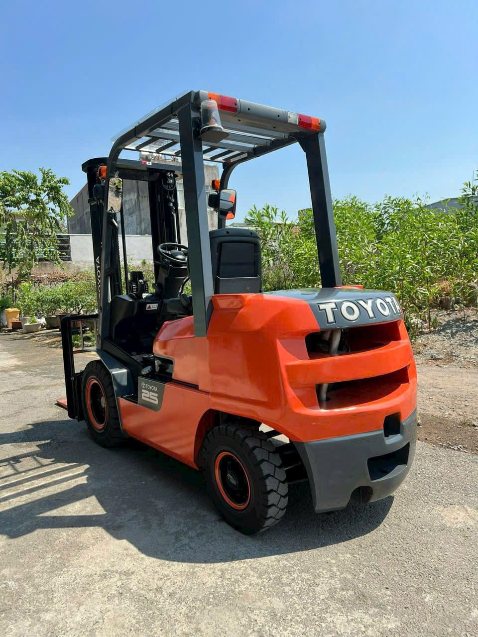 Xe nâng Nhật đã qua sử dụng với độ bền cao, được KBC nhập khẩu, đảm bảo an toàn và hiệu quả trong vận hành