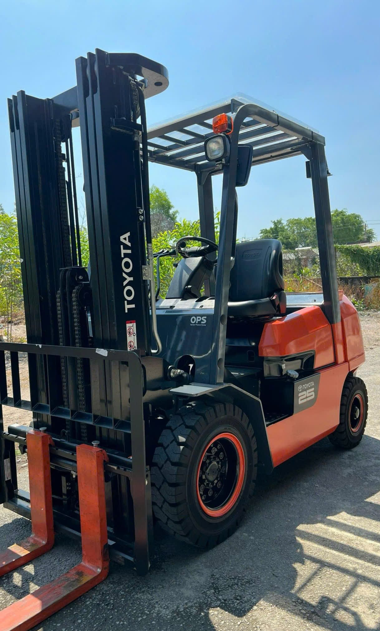 Xe nâng Nhật đã qua sử dụng với độ bền cao, được KBC nhập khẩu, đảm bảo an toàn và hiệu quả trong vận hành