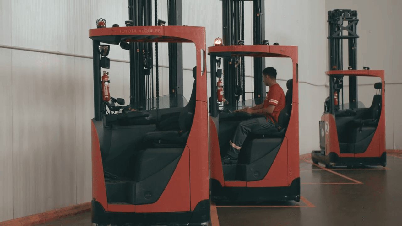 Động cơ xe nâng, minh họa ảnh hưởng của loại động cơ đến mức tiêu thụ dầu.