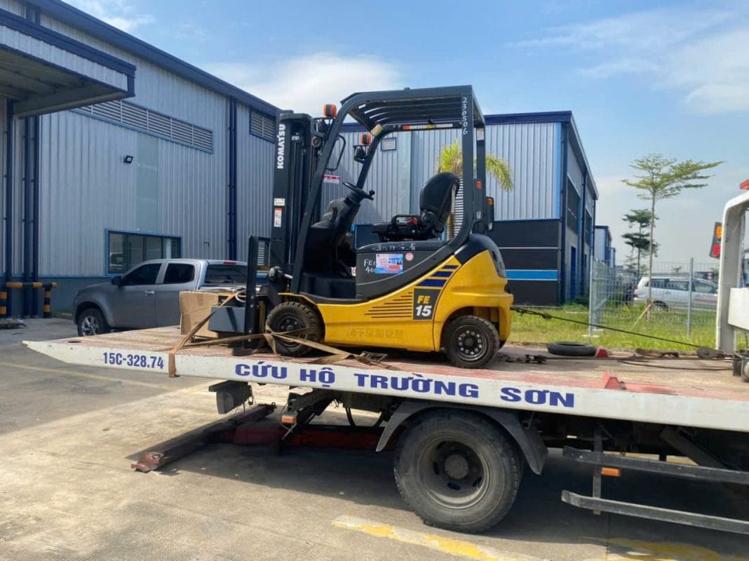Xe nâng điện Komatsu 1.5 tấn tại Hải Phòng với khả năng nâng cao 3m, thiết kế bền bỉ, tiết kiệm nhiên liệu, tối ưu hiệu suất cho các doanh nghiệp sản xuất, kho bãi lớn nhỏ.
