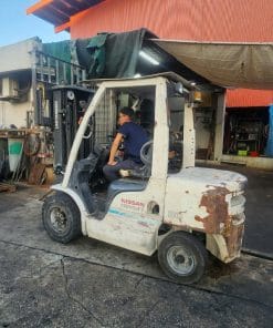 Xe nâng dầu Nissan TCM 3 tấn với thiết kế chắc chắn và động cơ diesel mạnh mẽ.