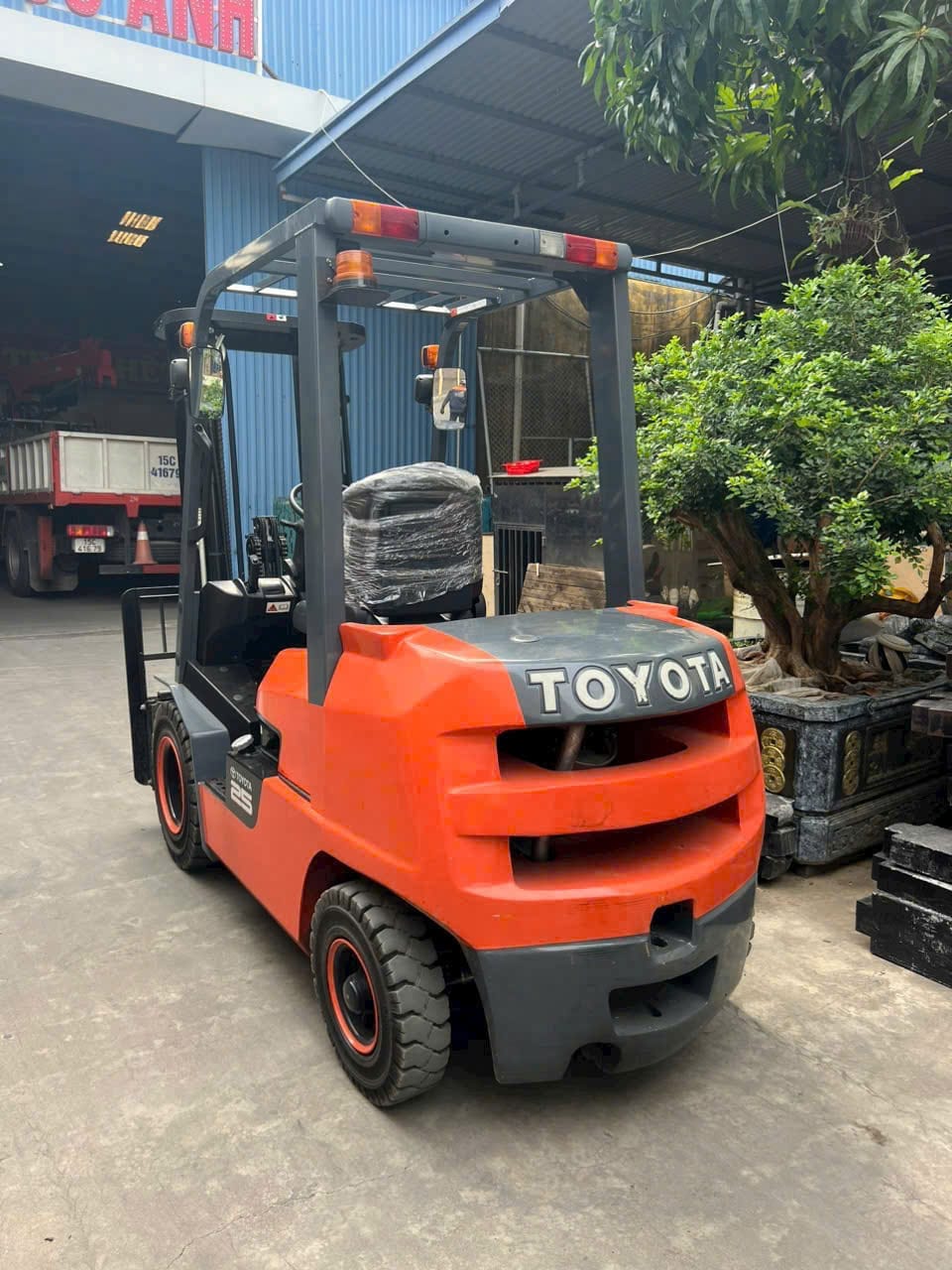 Xe nâng dầu Toyota 2.5 tấn model 8FDZN25, thiết kế bền bỉ, động cơ mạnh mẽ.