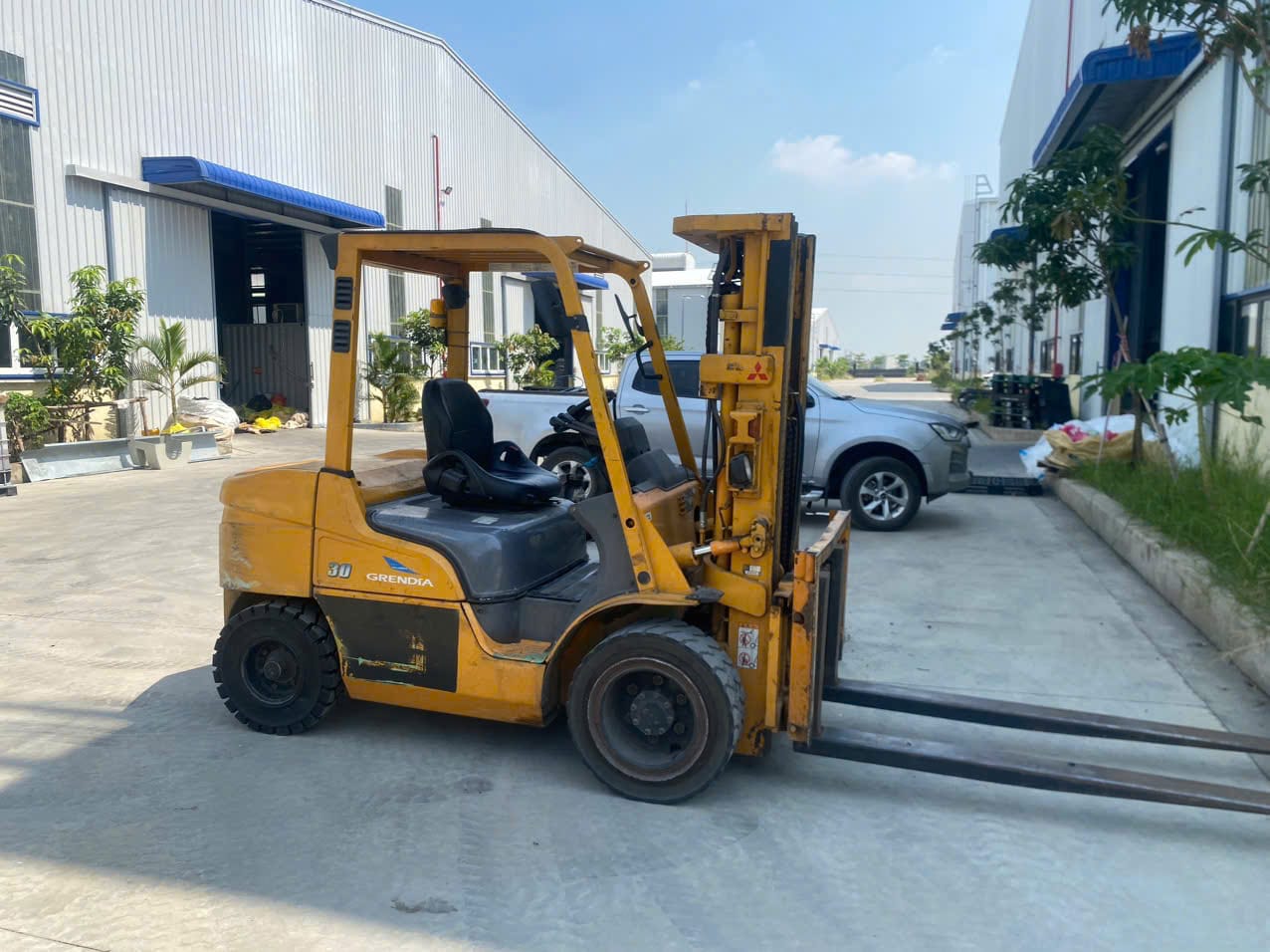 Xe nâng dầu Mitsubishi 3 tấn, khung nâng 3m, nhập khẩu Nhật Bản, bền bỉ và mạnh mẽ.