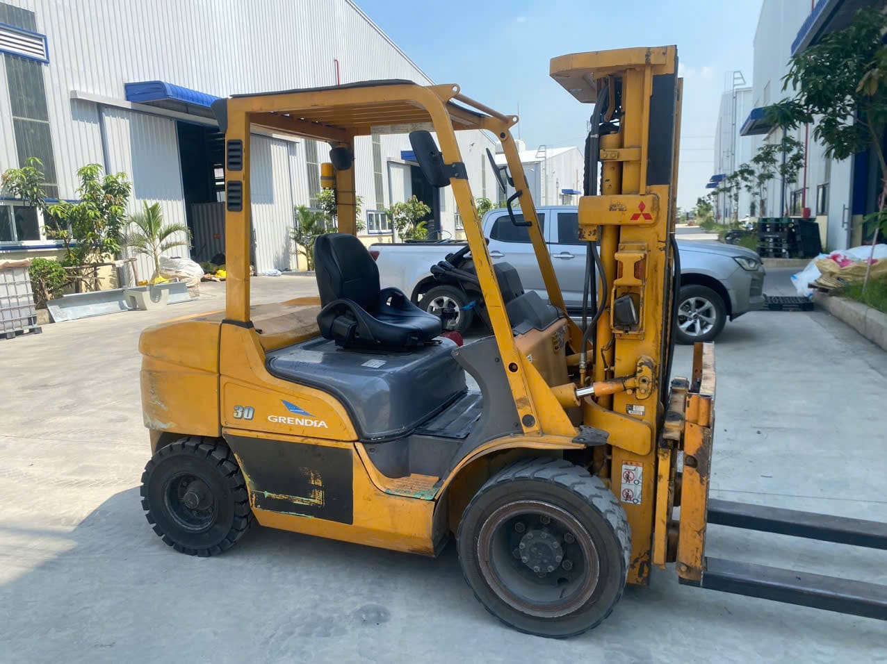 Xe nâng dầu Mitsubishi 3 tấn, khung nâng 3m, nhập khẩu Nhật Bản, bền bỉ và mạnh mẽ.