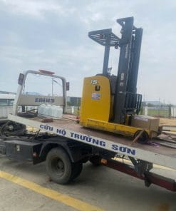 Xe nâng điện đứng lái Komatsu 1.5 tấn, thiết kế linh hoạt cho không gian làm việc hẹp.