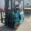 Xe nâng điện ngồi lái Sumitomo 1.5 tấn, tiết kiệm năng lượng và hiệu quả cho các công việc nâng hạ trong kho bãi.
