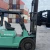 Xe nâng kẹp vuông Mitsubishi 3.5 tấn, chuyên dụng kẹp hàng hóa dạng vuông hoặc chữ nhật.