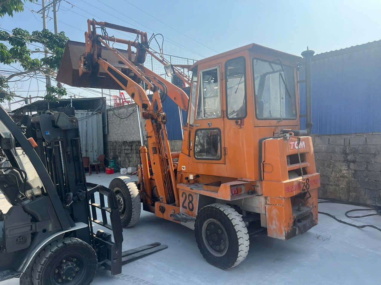 Xe nâng xúc lật TCM đã qua sử dụng, nhập khẩu nguyên bản 100% từ Nhật Bản, chất lượng cao, chưa sử dụng tại Việt Nam.