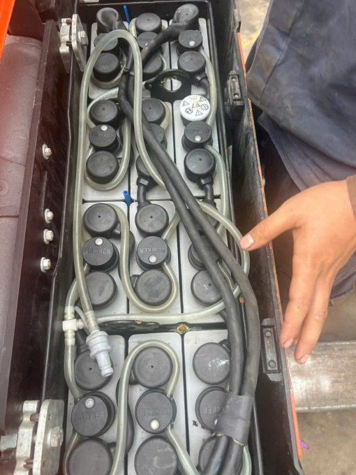 Xe nâng walkie Toyota 2 tấn model LPE200, sản xuất năm 2018, trợ lực lái, platform đứng lái, nhập khẩu Châu Âu nguyên bản.
