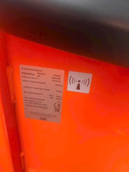 Xe nâng walkie Toyota 2 tấn model LPE200, sản xuất năm 2018, trợ lực lái, platform đứng lái, nhập khẩu Châu Âu nguyên bản.