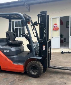 Xe nâng dầu Toyota 2 tấn model 02-8FDK20, khung nâng V3000mm, sản xuất năm 2014, nhập khẩu Nhật Bản nguyên bản, chất lượng đảm bảo.