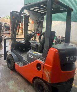 Xe nâng dầu Toyota 2 tấn model FDZN20, động cơ Toyota 1DZII, sản xuất năm 2018, nhập khẩu Nhật Bản nguyên bản, chất lượng đảm bảo.