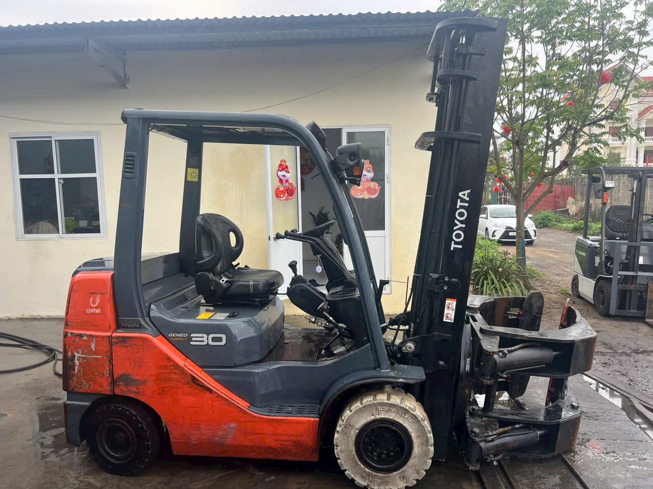 xe nâng Toyota, xe nâng dầu Toyota 3 tấn, xe nâng Toyota 8FDK30, xe nâng kẹp tròn, xe nâng 3 tấn, xe nâng dầu, xe nâng kẹp giấy, xe nâng cũ nhập khẩu, xe nâng Nhật Bản