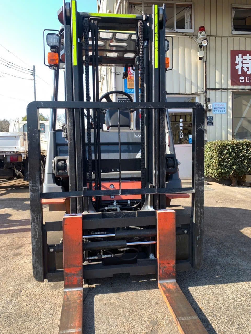 Xe nâng điện Toyota 2.5 tấn model 8FB25, khung nâng V3000 (3000mm, 2 tầng), lấy hàng trong container, bình điện 48V/320AH, xe còn nguyên bản, chất lượng tốt.