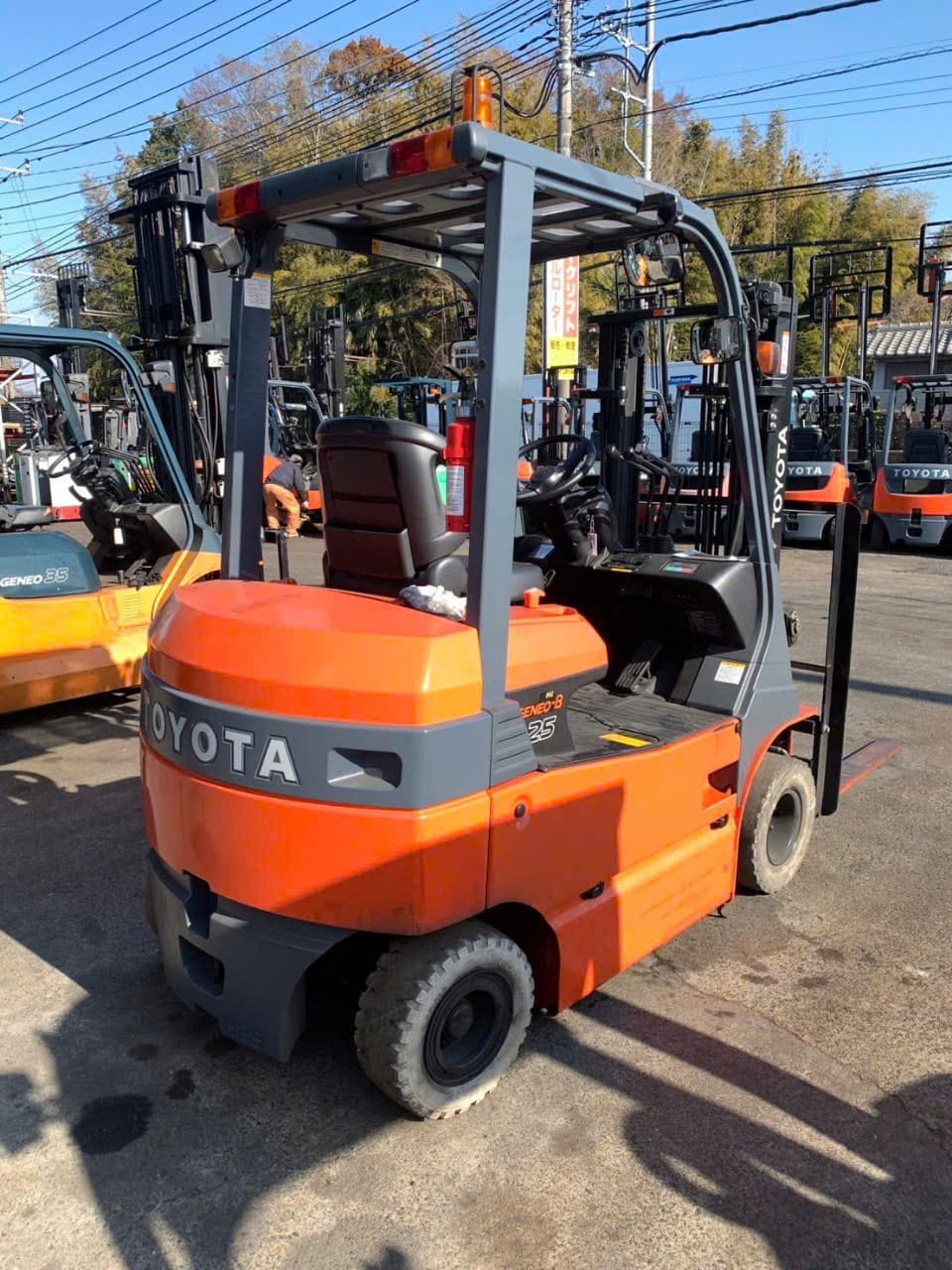 Xe nâng điện Toyota 2.5 tấn model 8FB25, khung nâng V3000 (3000mm, 2 tầng), lấy hàng trong container, bình điện 48V/320AH, xe còn nguyên bản, chất lượng tốt.