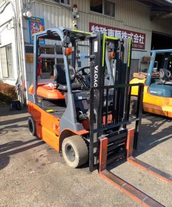 Xe nâng điện Toyota 2.5 tấn model 8FB25, khung nâng V3000 (3000mm, 2 tầng), lấy hàng trong container, bình điện 48V/320AH, xe còn nguyên bản, chất lượng tốt.