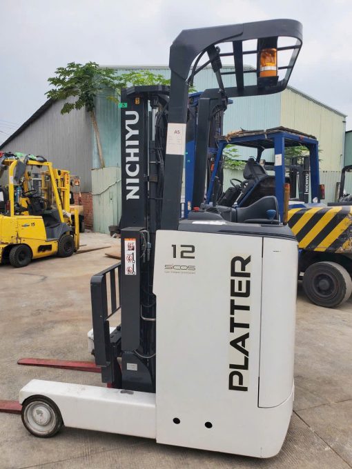 Xe nâng reach truck Nichiyu 1.2 tấn, model FBRM12, khung nâng 3000mm, nhập khẩu Nhật Bản, phù hợp cho kho hàng và trung tâm logistics.