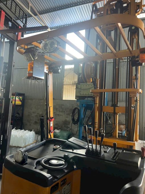 Xe nâng điện đứng lái Unicarriers 1.8 tấn, khung nâng 6000mm, dịch giá, nhập khẩu Nhật Bản nguyên bản, phân phối bởi KBC.