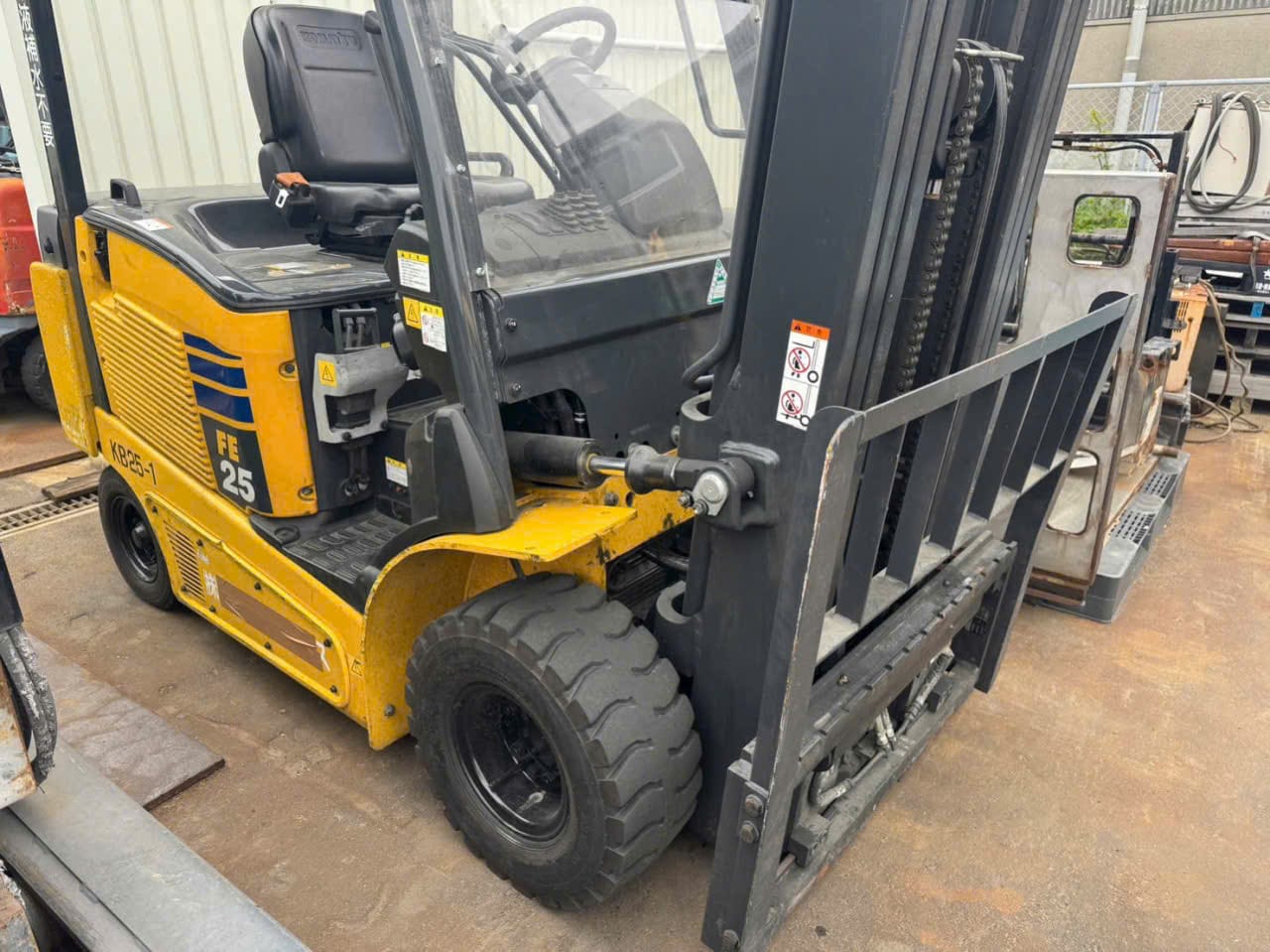 Xe nâng điện Komatsu FE25-1 2.5 tấn, khung nâng 5m, sản xuất 2019, nhập khẩu nguyên bản từ Nhật Bản, chất lượng cao, có dịch giá