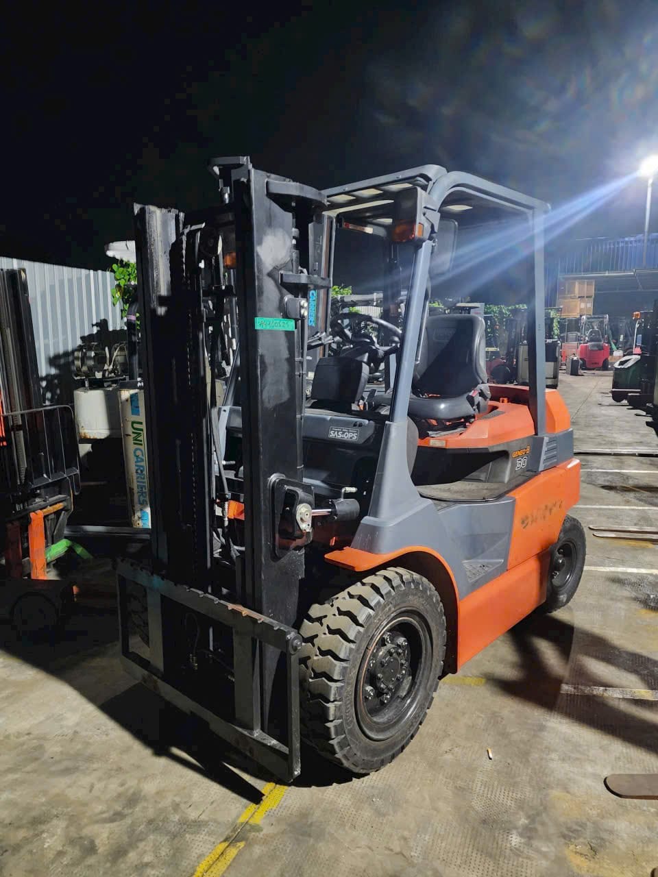 Xe nâng điện Toyota 7FB30 tải trọng 3 tấn, khung nâng 3000mm, sản xuất 2013, số giờ 4081, nhập khẩu Nhật Bản nguyên bản, phân phối bởi KBC.