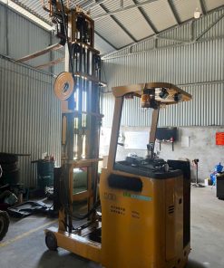 Xe nâng điện đứng lái Unicarriers 1.8 tấn, khung nâng 6000mm, dịch giá, nhập khẩu Nhật Bản nguyên bản, phân phối bởi KBC.
